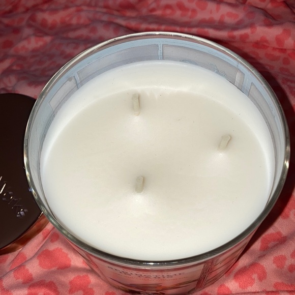 Bath & Body Works 3 Wick Candle in Springtime In Paris - Picture 2 of 5